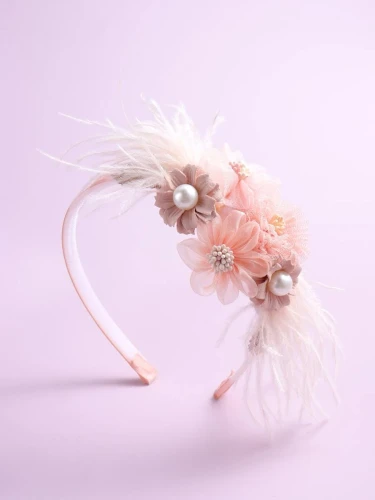 DOMITILLE - Pettinino Gioiello Per Capelli Da Sposa Con FiorI Bianchi In Madreperla E Swarovski Con Tralcio Laterale