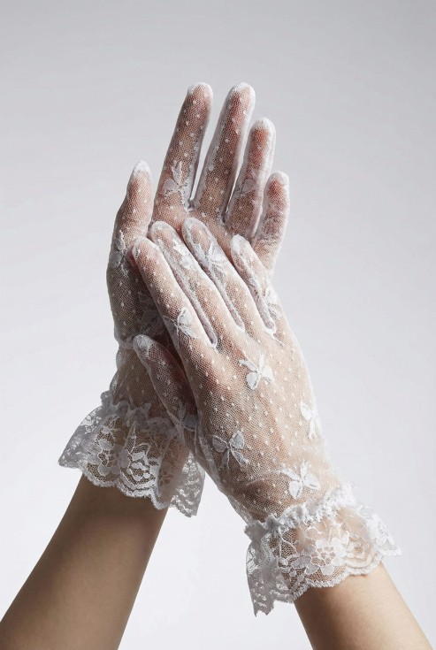 guanti da comunione, guanti comunione bambina, guanti in pizzo bianco, accessori prima comunione, guanti cerimonia bambina, eleganza comunione, guanti con balza e fiocchetti, guanti comunione eleganti