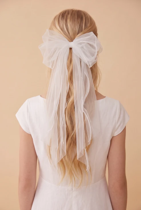 fermagi capelli bambine, fiocco lungo tulle, accessori Prima Comunione, fermaglio elegante cerimonia, fiocco capelli bambine, accessori matrimoni bambine, fermaglio per feste, fermaglio bianco elegante