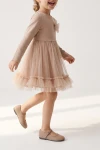 Abito Iga beige con gonna in tulle e balza sull'orlo – bambina in movimento