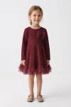Abito Iga bordeaux per bambina con gonna in tulle e fiocco sul petto – figura intera, vista frontale