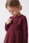 Abito Iga bordeaux – primo piano del corpetto in maglina con fiocco di tulle