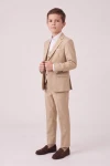 Completo Liam beige – giacca aperta e gilet abbottonato, ripresa di tre quarti