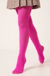 Collant coprenti fucsia per bambina – inquadratura ravvicinata in movimento, vista laterale