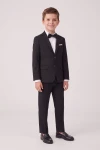 Completo Sam nero – giacca a due bottoni, pantaloni con la piega e papillon, vista frontale